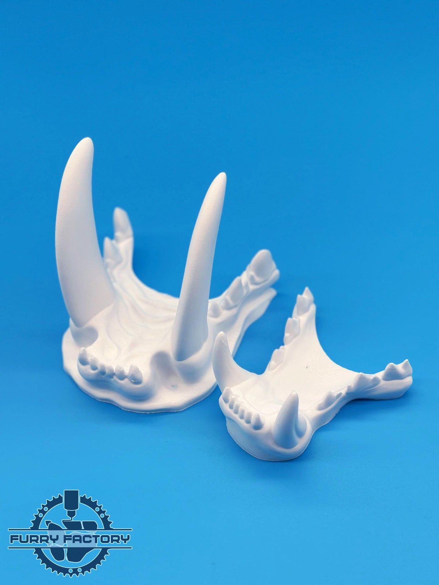 Sabertooth-Fursuit-Kopf-Basis: Realistischer 3D-gedruckter beweglicher Kiefer vorgeschnittener Smilodon-Rohling